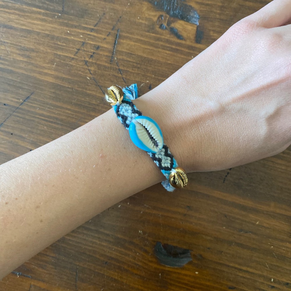 Rebecca Minkoff Woven Cowrie Shell Friendship Bracelet Blue Gold‎ B14139R1 NEW
